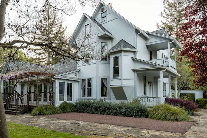 Historic Victorian house/garden with vineyard/pool - Houses for Rent in ...