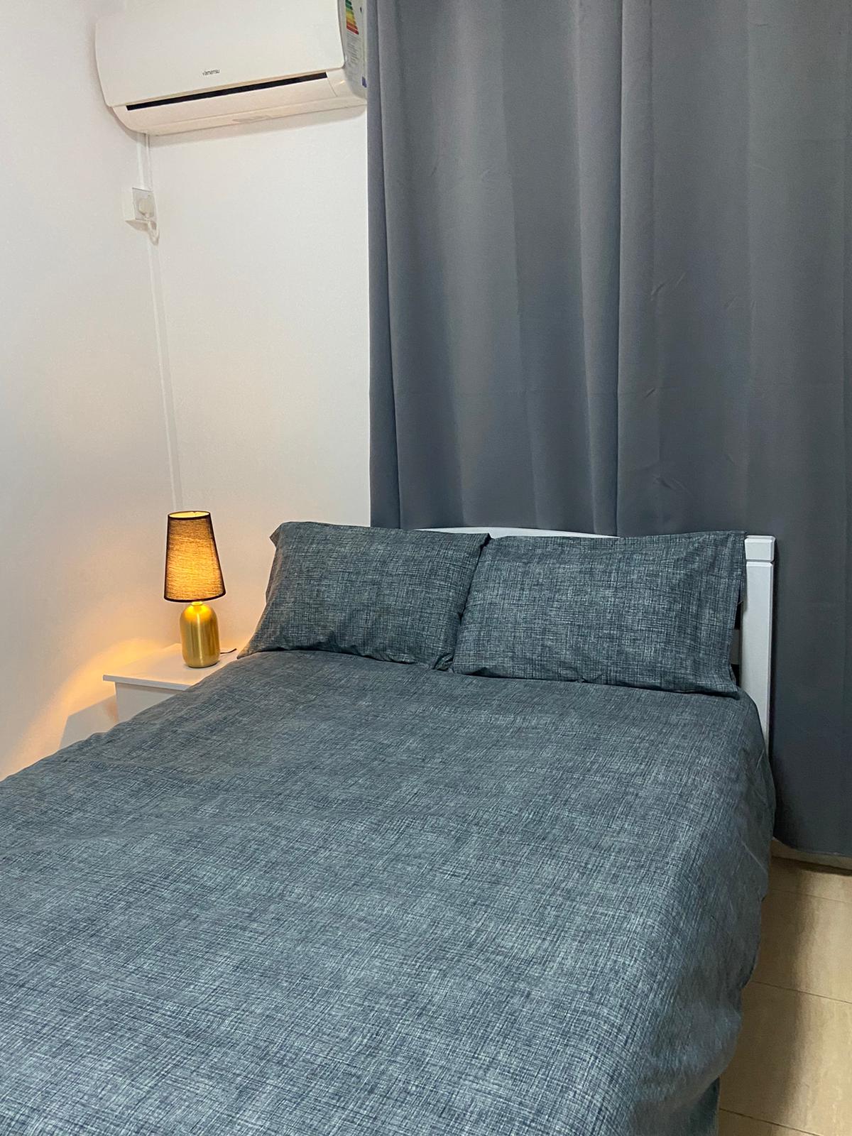 חדר שינה 3. מגיע עם שטח אחסון של מיטה זוגית, מיזוג אוויר, עם חלונות הפונים צפונה ומערבה של הנכס. 