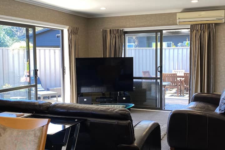 Discounted 7-21 June.
Sleeps 7
2 Bath Rooms - Nueva Zelanda