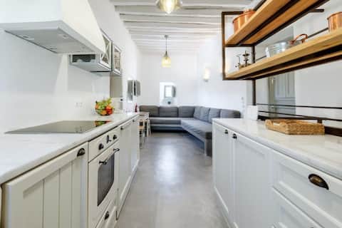 Briefcase's House - Kato Chora