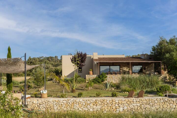 Luxury Eco Holiday Finca with 360° panoramic view gallery image 2