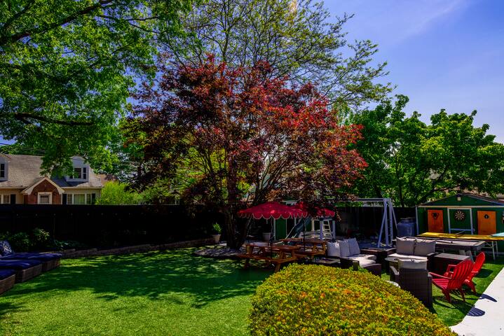 SWIMMING ! NEW POOL ! HOT TUB ! 12 beds 2 bath gallery image 4