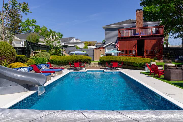 SWIMMING ! NEW POOL ! HOT TUB ! 12 beds 2 bath