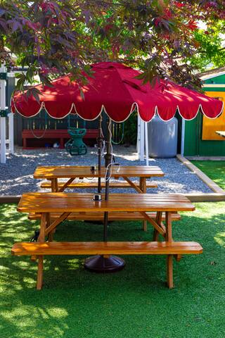 SWIMMING ! NEW POOL ! HOT TUB ! 12 beds 2 bath gallery image 5