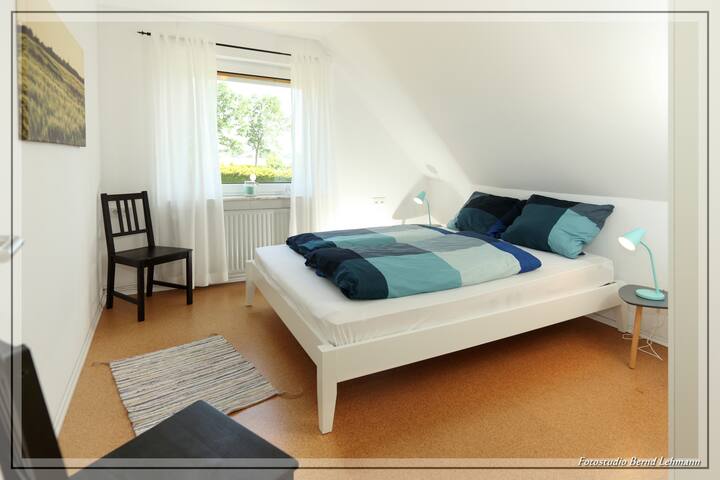 Druga velika spavaća soba na katu.