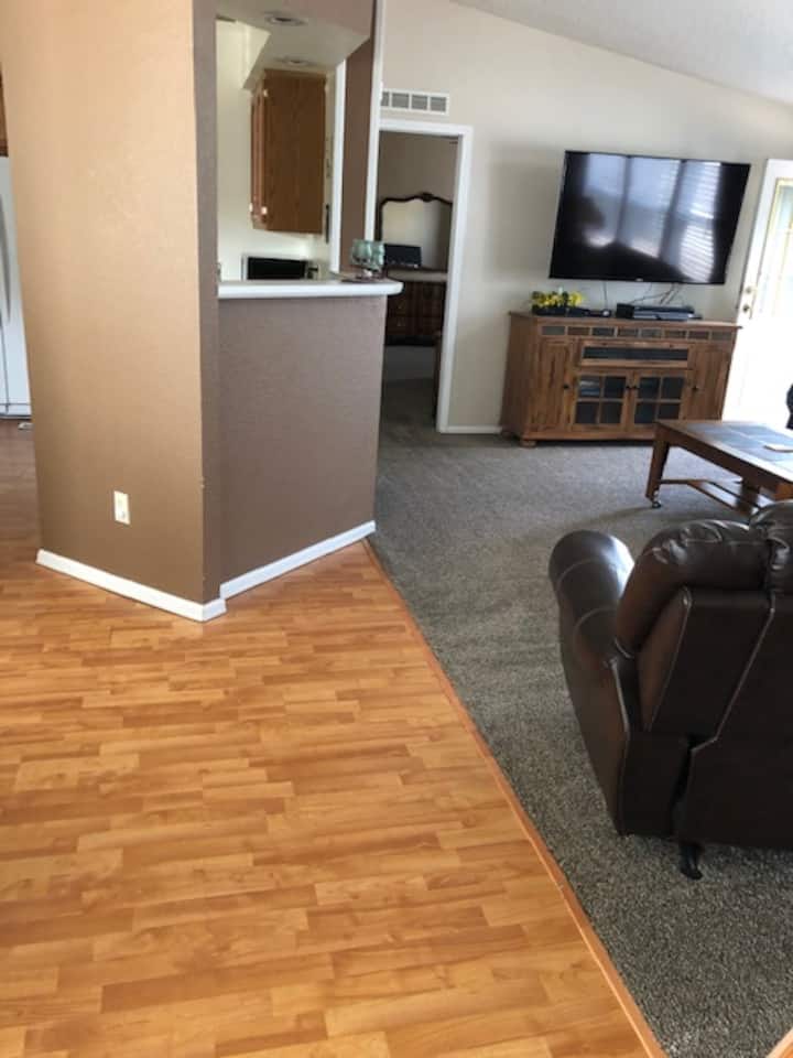 Family Friendly,3bd 2b Dogs Welcome Near Downtown - 콜로라도스프링스