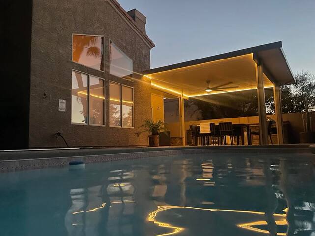 Las Vegas Home 3BD 2 BA Pool Outdoor Kitchen