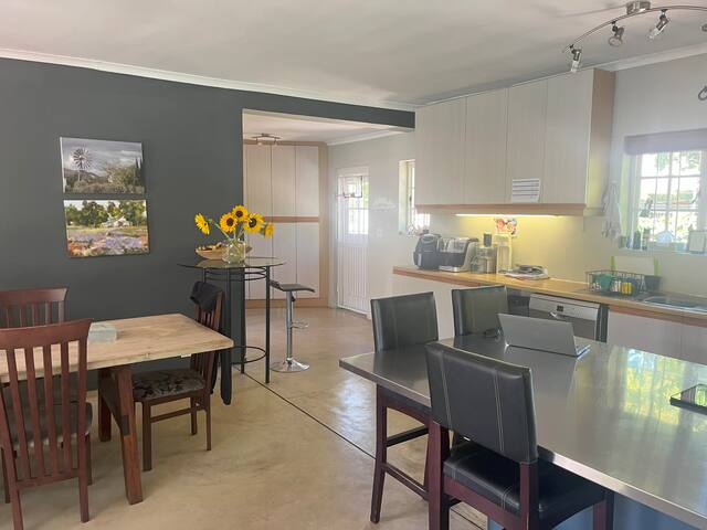 Kirstenbosch Hideaway gallery image 3