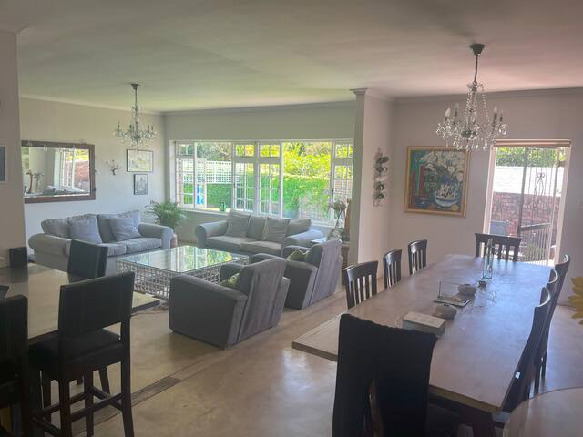 Kirstenbosch Hideaway gallery image 4