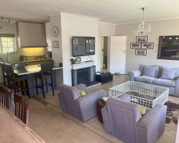 Kirstenbosch Hideaway gallery image 5