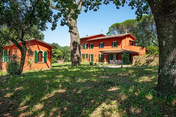 Charming villa on Tuscan hills with private pool