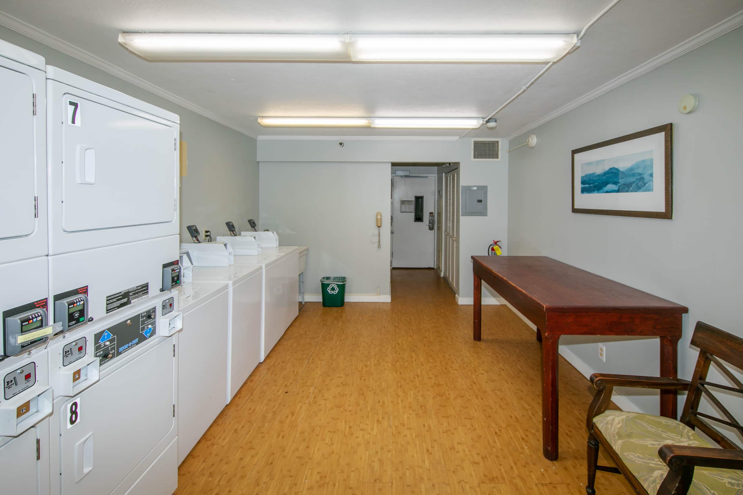 Last minute special free wifi, best deal in town - Image 30