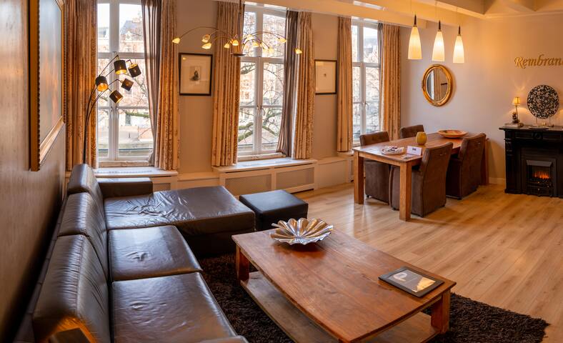 Rembrandt van Rijn apartment canal view gallery image 3