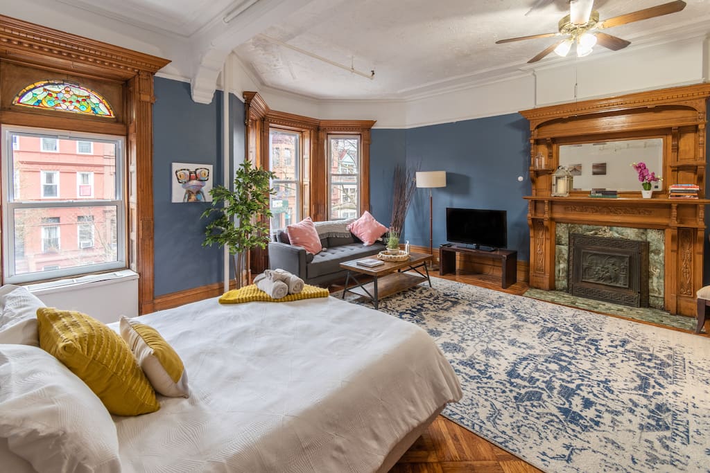 Sunny Brownstone Studio in BedStuy Brooklyn