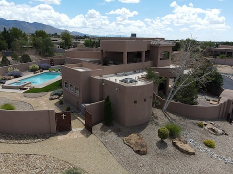 5500sq ft, Pool, Sauna, Game Room, Lux Area of ABQ
