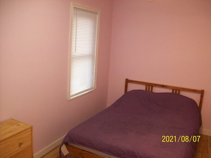 1 front room, central Hamilton Houses for Rent in Hamilton, Ontario