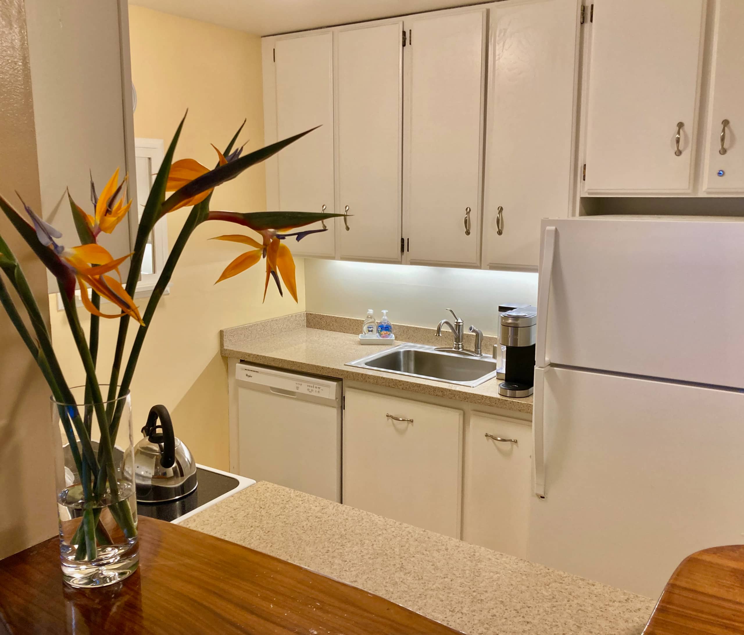 Condo in Kailua-Kona · ★4.86 · 1 bedroom · 2 beds · 1 bath - Image 9
