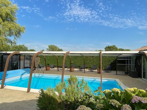 Les Pins – Covered and heated pool