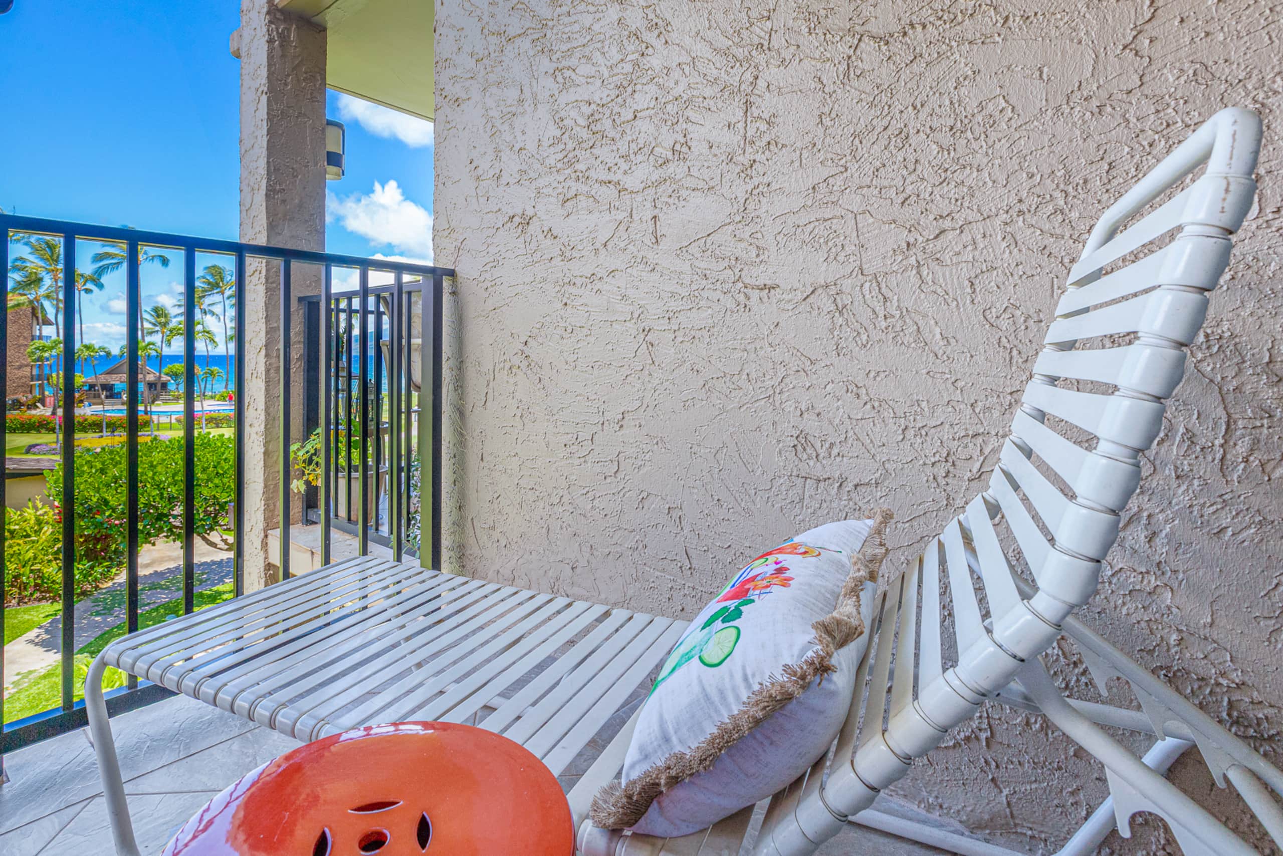 Condo in Lahaina · ★4.96 · 2 bedrooms · 3 beds · 2 baths - Image 11