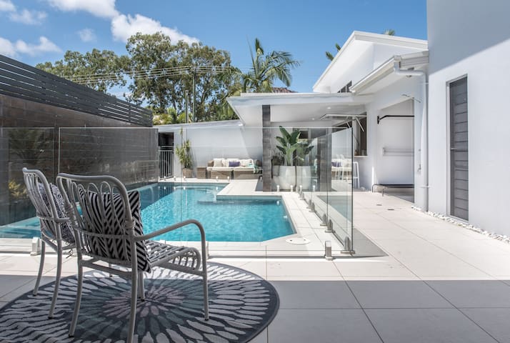 Noosaville Hideaway – Heated Pool, Private/Modern