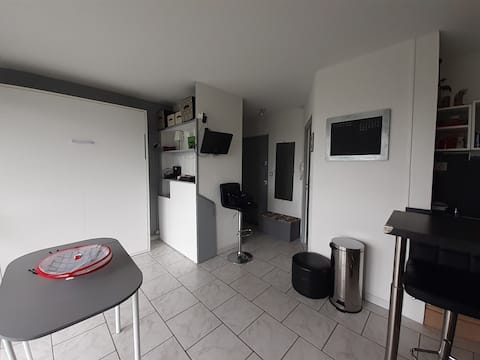 Popular Airbnb listing: Furnished studio for rent, 3 nights minimum in Calais