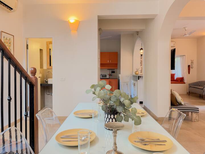 Dining area image 2