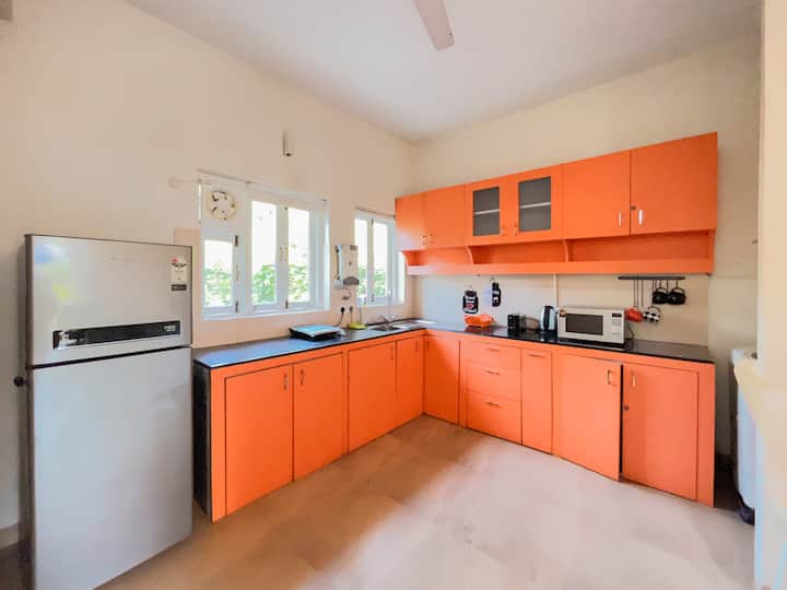 Full kitchen image 2