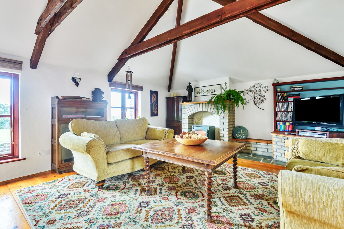 Top Airbnb: Peaceful barn conversion in super central location in St. Enoder