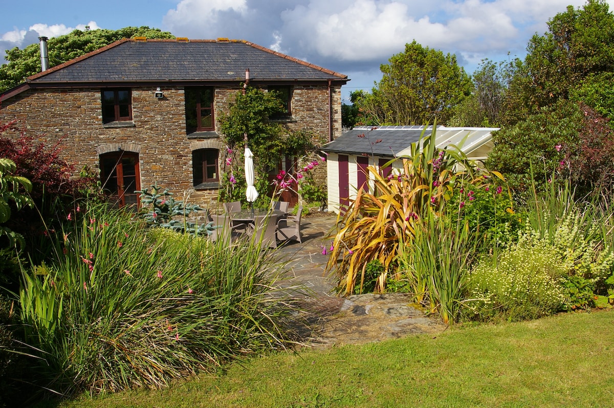 Top Airbnb: Peaceful barn conversion in super central location in St. Enoder