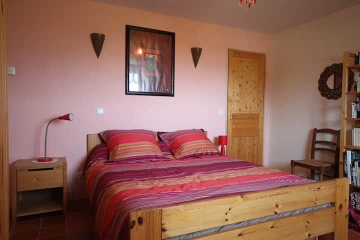 dormitorio con 1 cama de 1.60 m