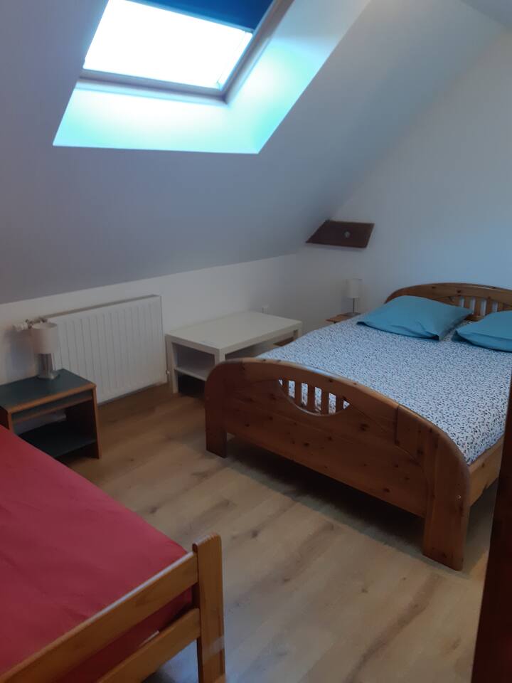 habitación con 1 cama de 140 y 1 cama de 90