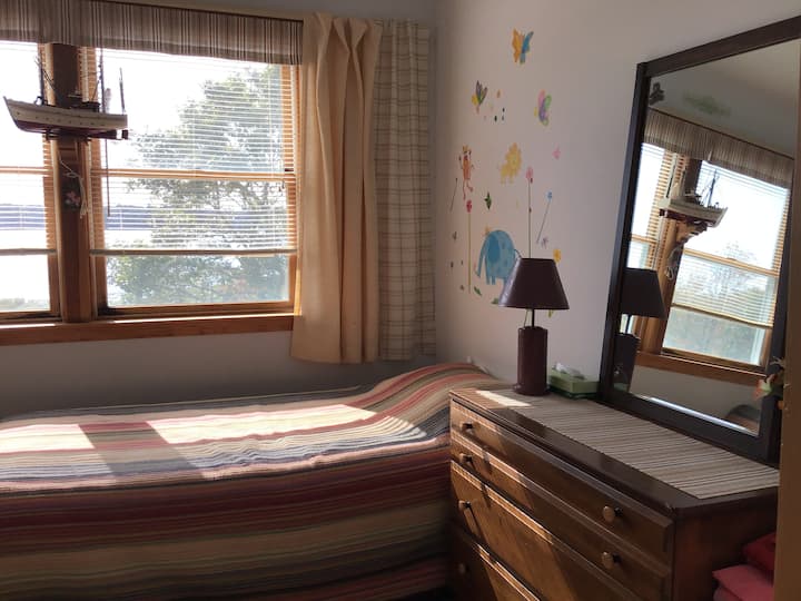 Habitación doble, lo suficientemente grande como para agregar una cuna.