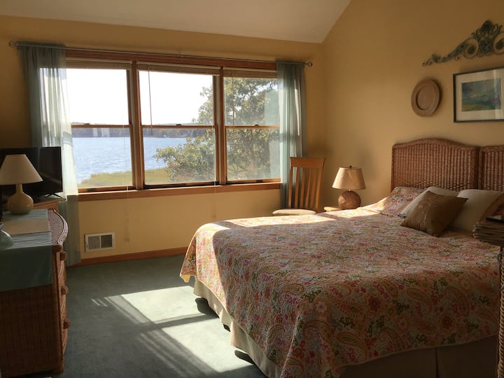 Despierta con hermosas vistas al agua