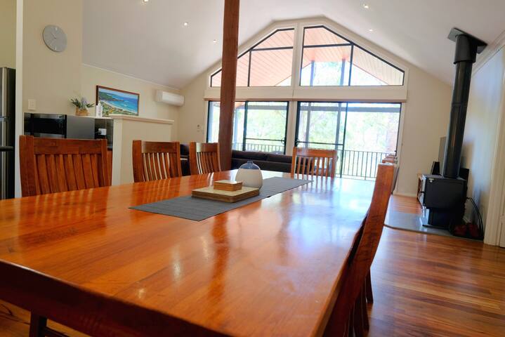 Treehouse – elevated nature setting, kids TV room gallery image 5