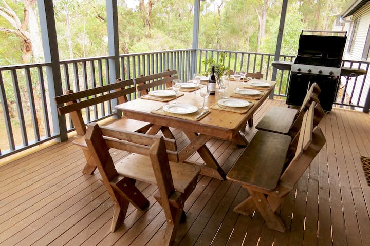 Treehouse – elevated nature setting, kids TV room