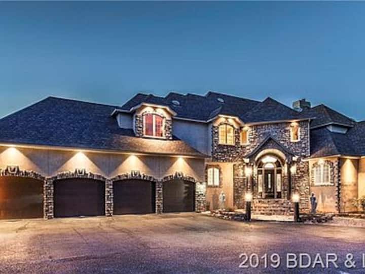 Old Kinderhook Castle Houses for Rent in Lake of the Ozarks, Missouri