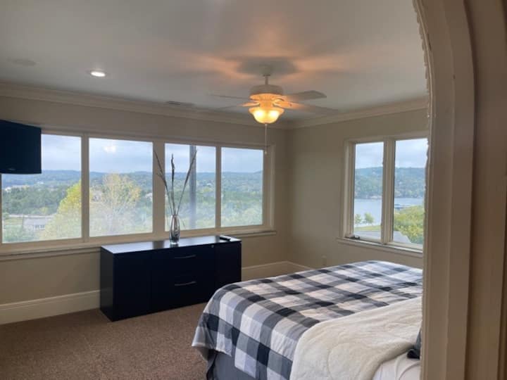 Old Kinderhook Castle Houses for Rent in Lake of the Ozarks, Missouri