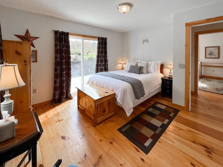 Two very comfortable queen beds in two identical bedrooms. There's lots of closet space.