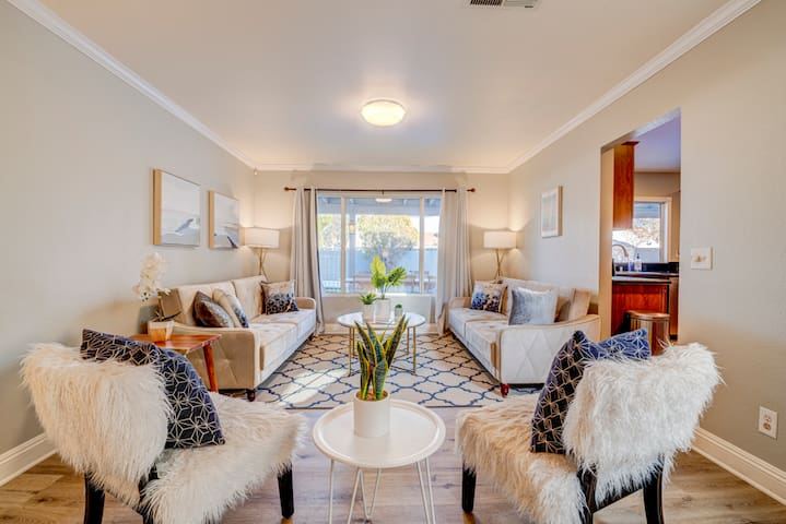 Perfect 4bd/3ba POOL 8min Vegas Strip Conven Ctr!