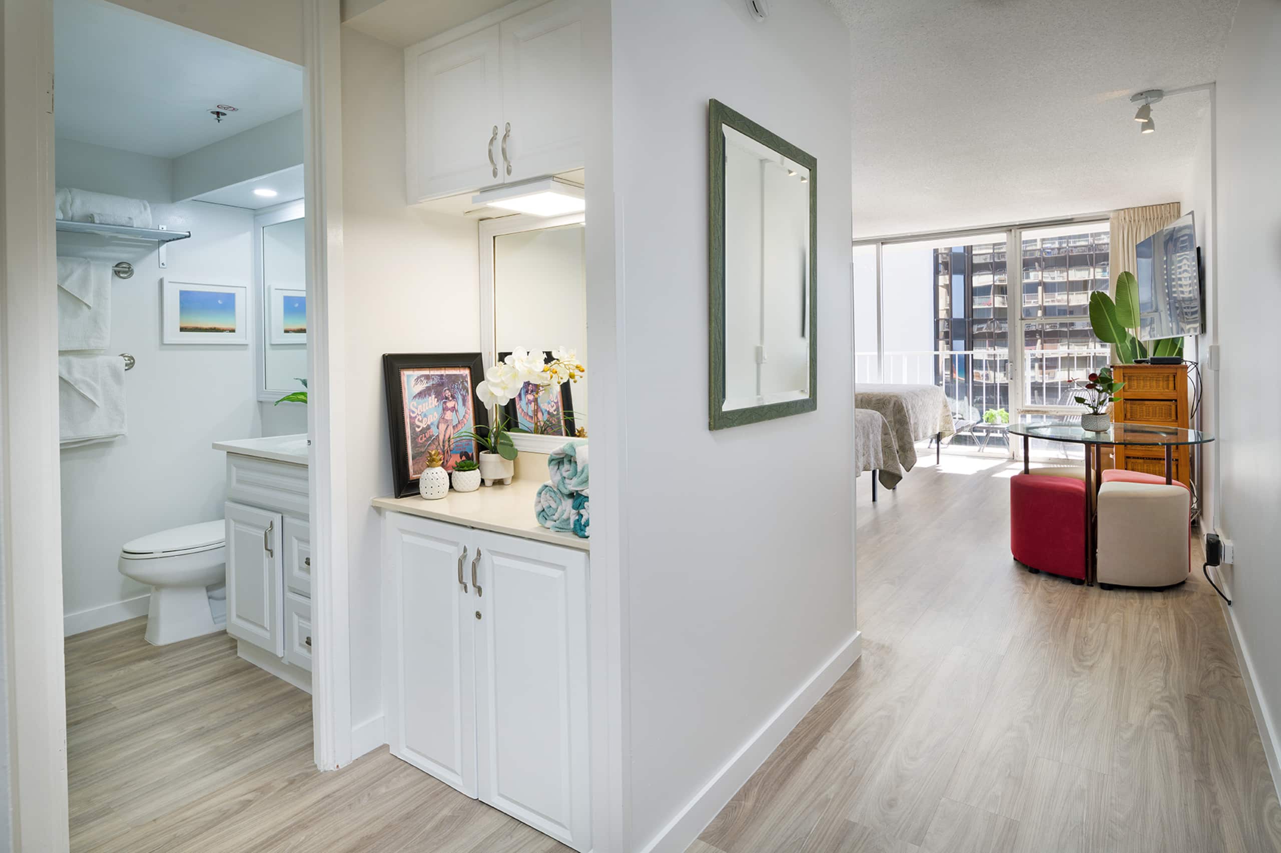 Condo in Honolulu · ★4.47 · Studio · 3 beds · 1 private bath - Image 3