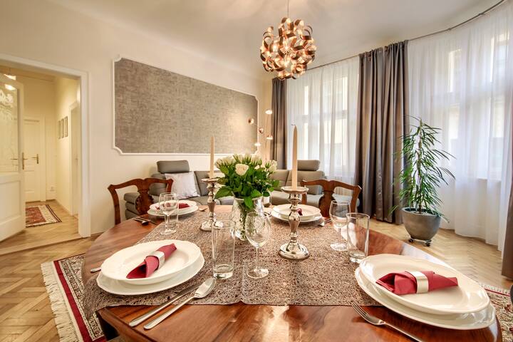 Cosily furnished apartm, unique terrace,AC,Prague1 gallery image 4