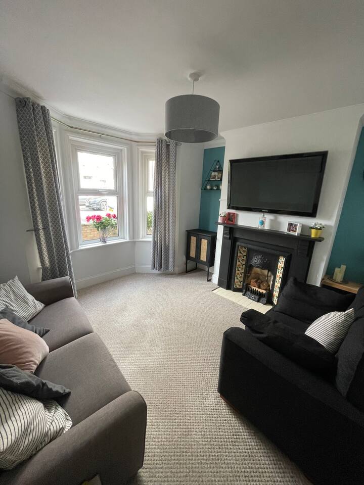 Entire 2 Bed House - Bournemouth