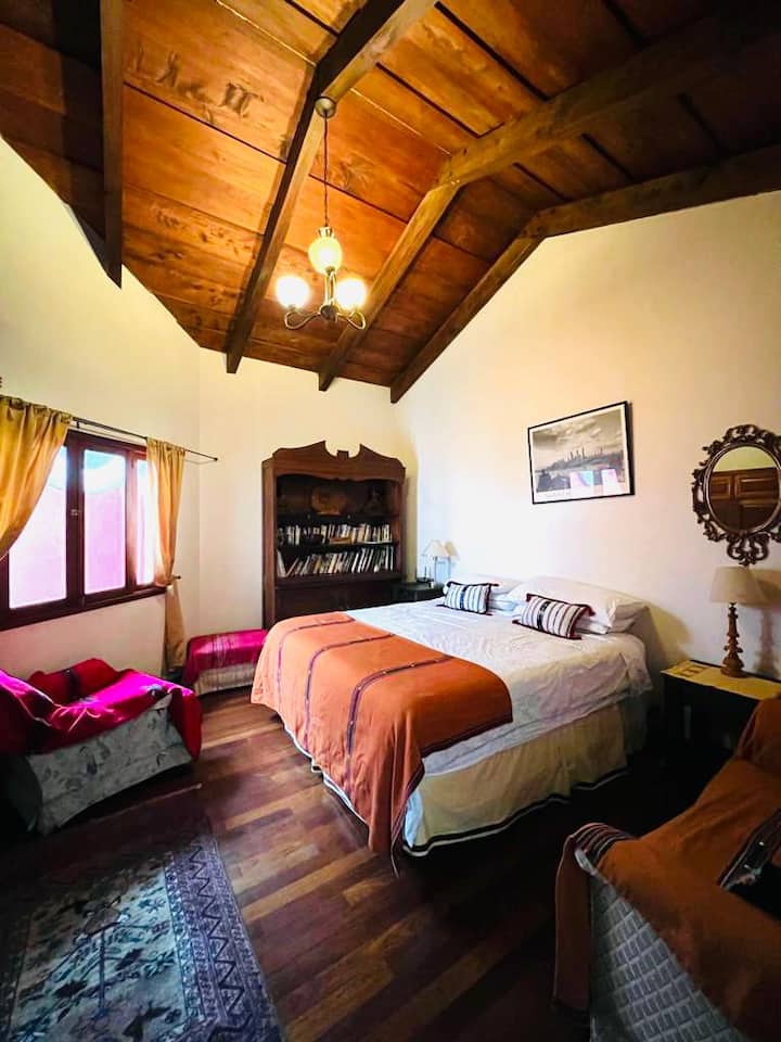 3 King bed in Luxurious Colonial Style Home Houses for Rent in