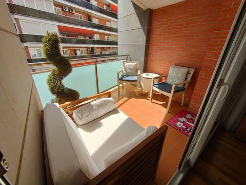 2 Rooms, 2 bathrooms, Parking, unbeatable center