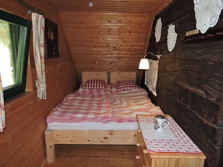 חדר השינה למעלה