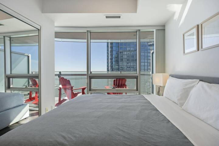 3 Bedroom 2 Bath Waterfront Condo w Free Parking gallery image 4