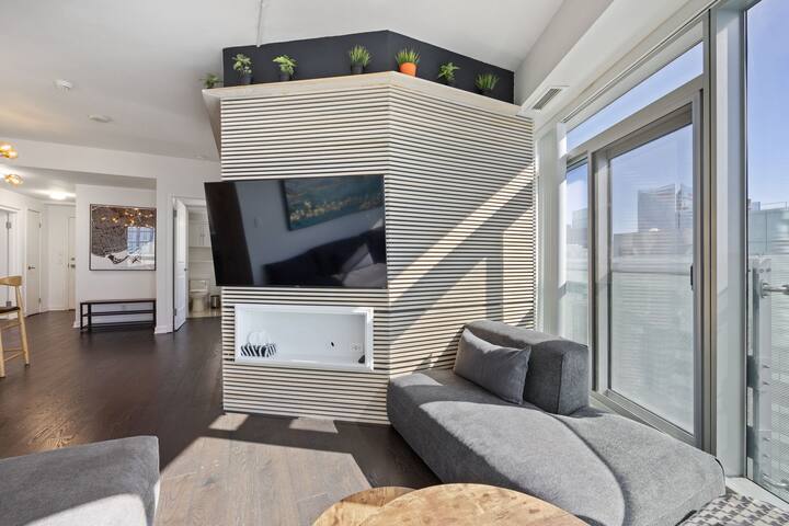 3 Bedroom 2 Bath Waterfront Condo w Free Parking gallery image 3