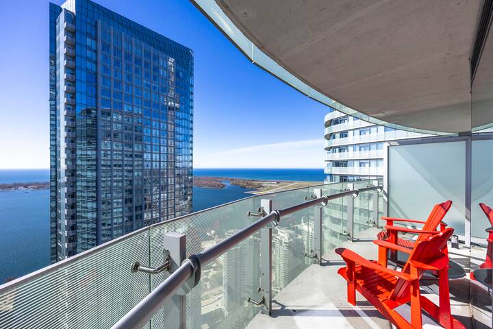 3 Bedroom 2 Bath Waterfront Condo w Free Parking gallery image 5