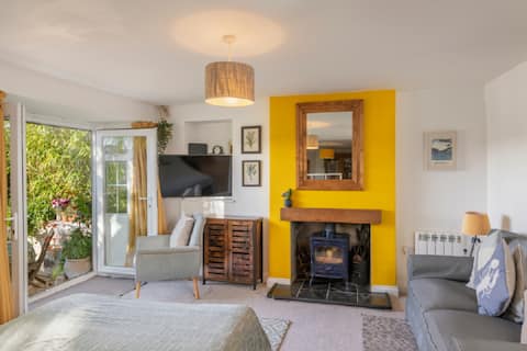 Popular Airbnb listing: Studio Apartment stunning views, Kingswear, Devon in Kingswear