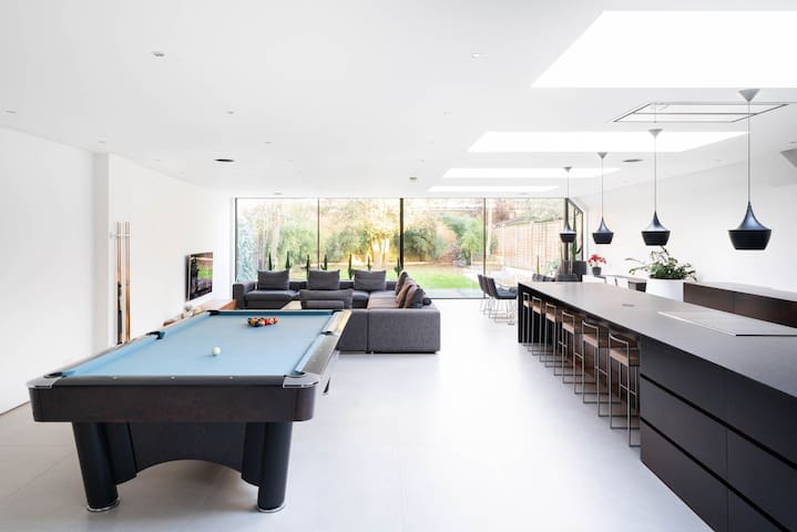 Impressive Modern London House with Huge Spaces